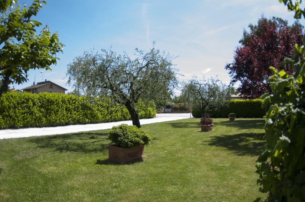 Rosa Di Assisi Acomodação com café da manhã Bastia Umbra Exterior foto