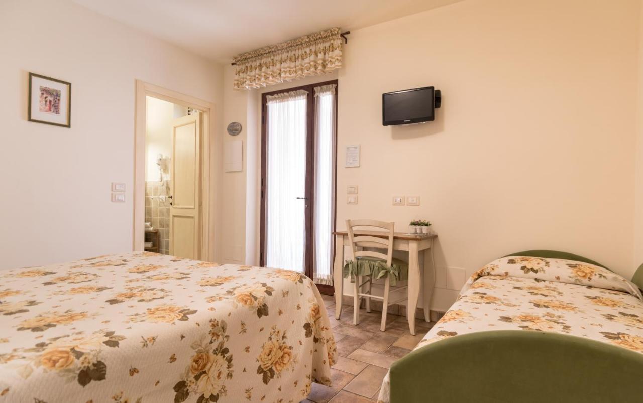 Rosa Di Assisi Acomodação com café da manhã Bastia Umbra Exterior foto