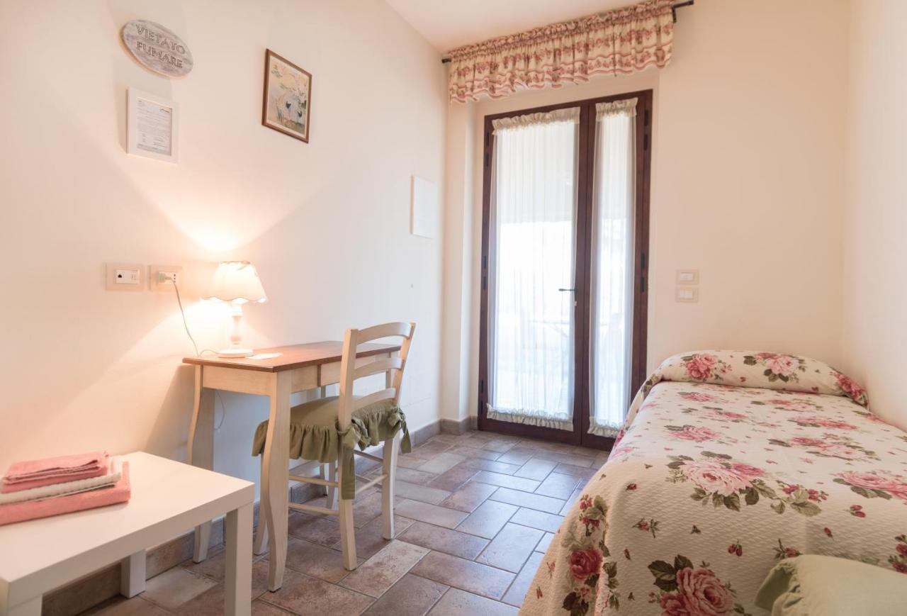 Rosa Di Assisi Acomodação com café da manhã Bastia Umbra Exterior foto