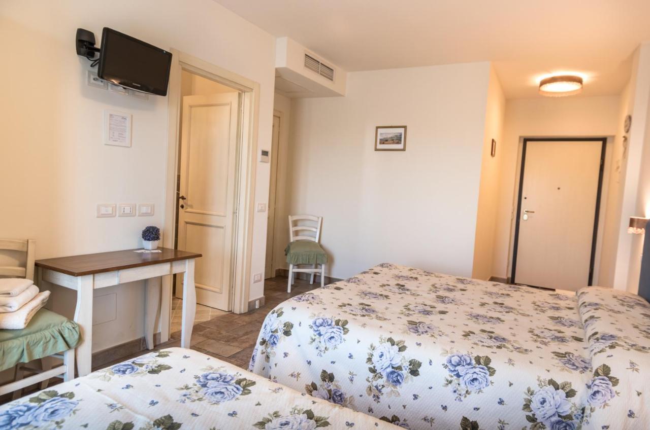 Rosa Di Assisi Acomodação com café da manhã Bastia Umbra Exterior foto