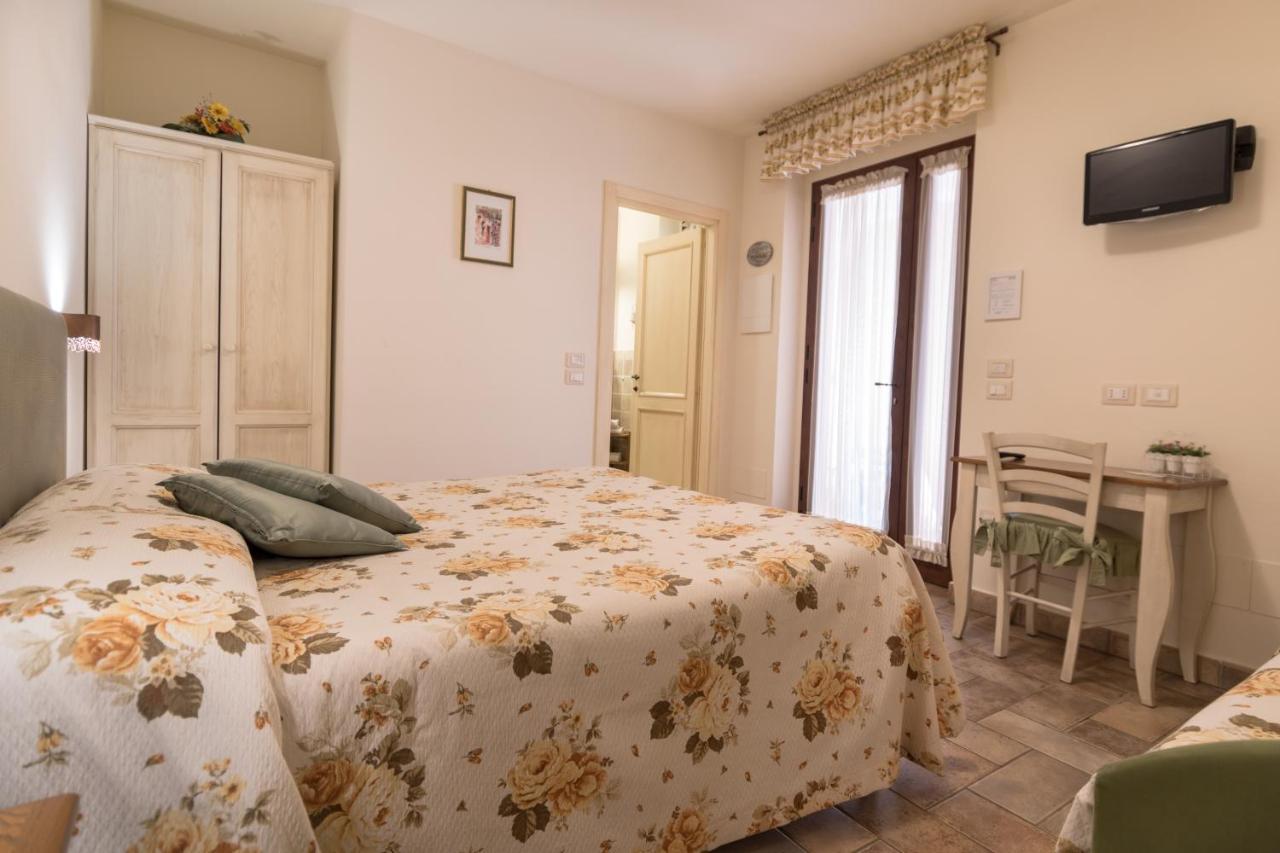 Rosa Di Assisi Acomodação com café da manhã Bastia Umbra Exterior foto