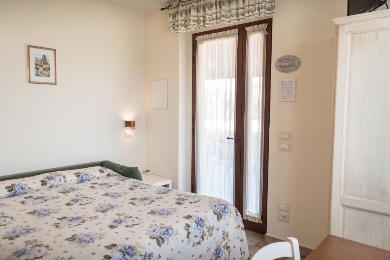 Rosa Di Assisi Acomodação com café da manhã Bastia Umbra Exterior foto